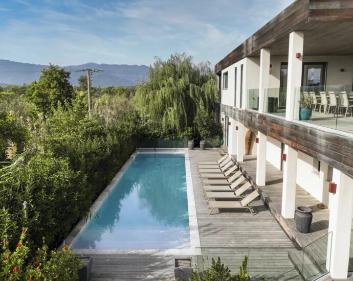 Porto Vecchio, Cala Rossa, 7 bedrooms villa, Pool, close to the beach, Sea views