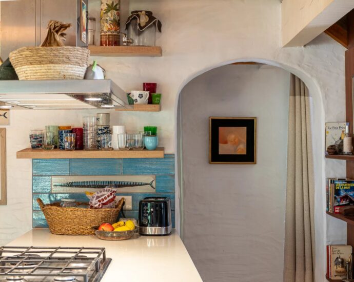 Porto-Vecchio, Palombaggia, 4 Bedroom Villa with Pool, Sea View and Close to the Beach