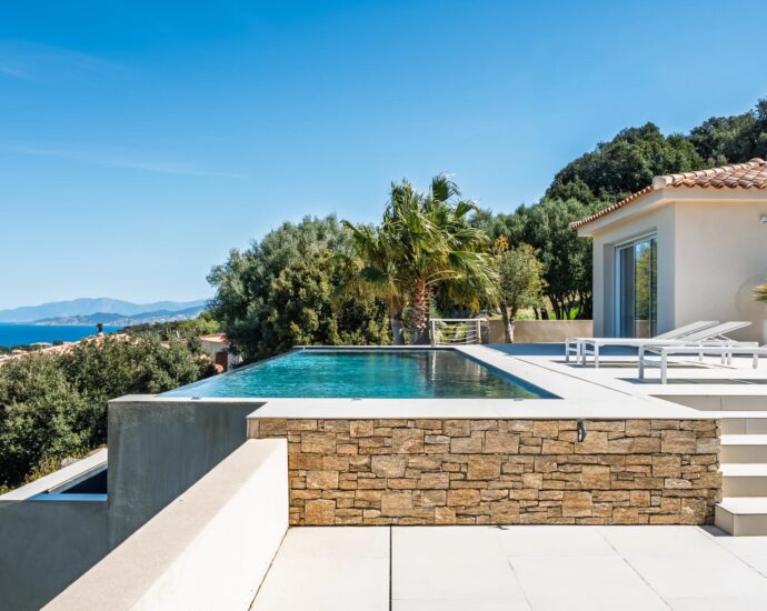 Corbara, villa 4 chambres, piscine à débordement, vue mer imprenable, proche plage