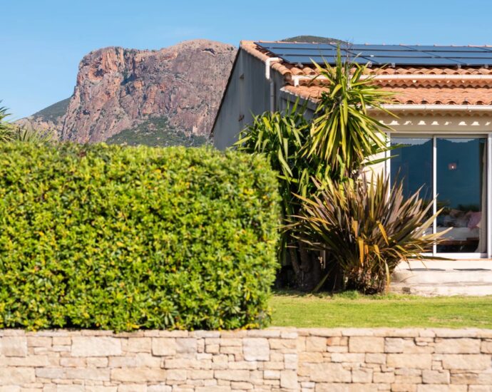 Exclusivité, Afa, Ajaccio, Villa 4 chambres, piscine chauffée, pool house, aperçu mer, proche plage