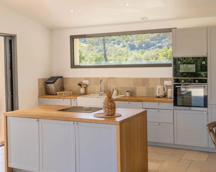 PORTO VECCHIO, Villa, 4 chambres, piscine chauffée, vue montagnes, proche plage