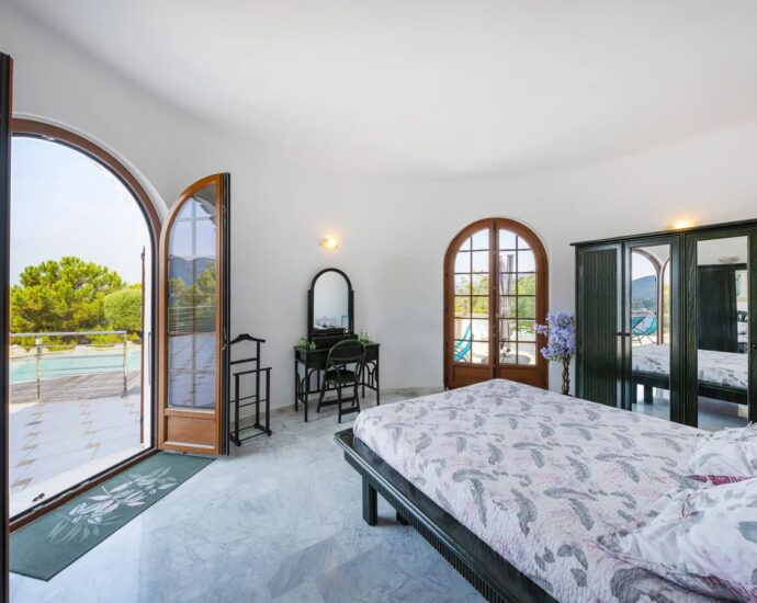 Nord d’Ajaccio, San Andréa D&rsquo;Orcini, Villa 4 chambres, piscine à débordement, vue mer panoramique, plage à pied