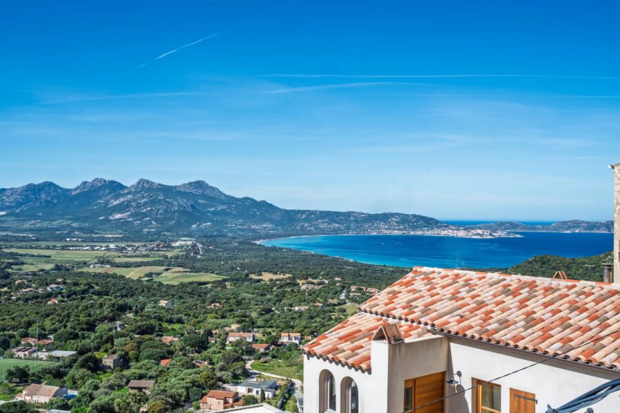 Lumio, appartement, 2 chambres, vue panoramique mer et montagnes, proche plage