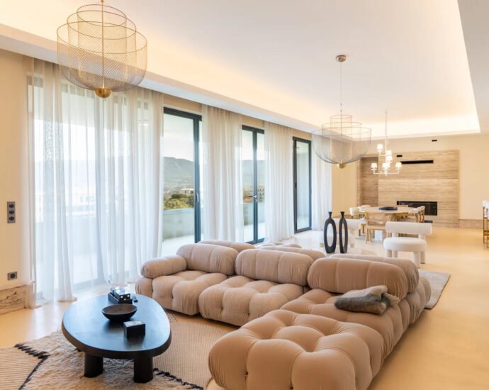 Porto-Vecchio, Town Centre, Sea-View Apartment, 3 Bedrooms, Terrace, Close to Beaches