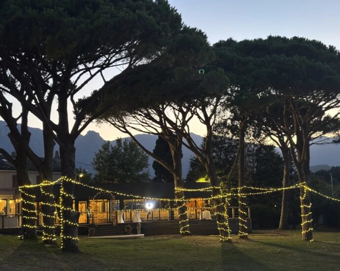 Cap Corse, Sisco, Domaine privé pieds dans l&rsquo;eau, 4 logements, espaces extérieurs, projet résidentiel ou touristique, vue et accès direct à la mer