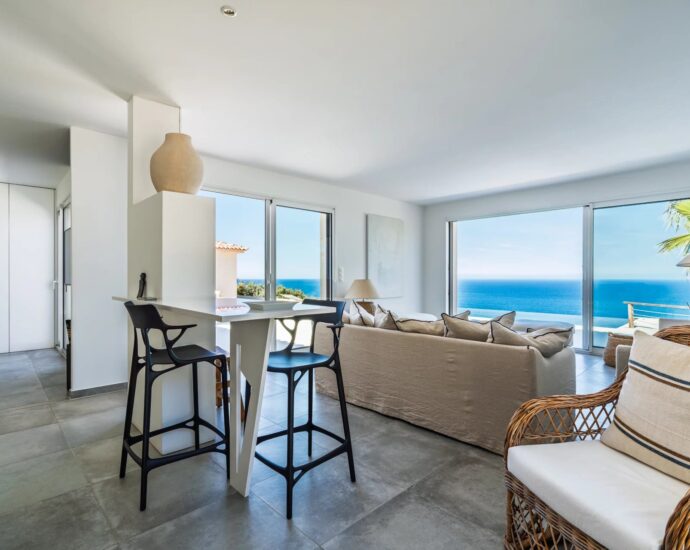 Corbara, villa 4 chambres, piscine à débordement, vue mer imprenable, proche plage