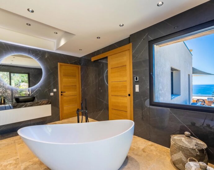 L&rsquo;Île Rousse, Villa vue mer panoramique, 6 chambres, Piscine extérieur, Piscine intérieure, Sauna, Cinéma, proche plage