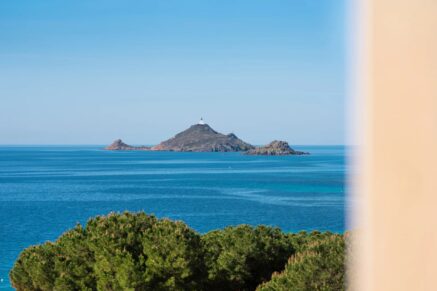Exclusive, Ajaccio, Route des Sanguinaires , Panoramic sea view apartment with 2 bedrooms, terrace, and within walking distance of the beach.