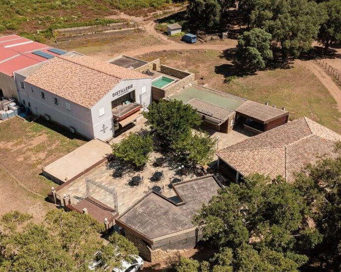 Cap Corse, Pietracorbara, Domaine privé, 6 logements, piscine et espaces extérieurs, projet résidentiel ou touristique, proche plage