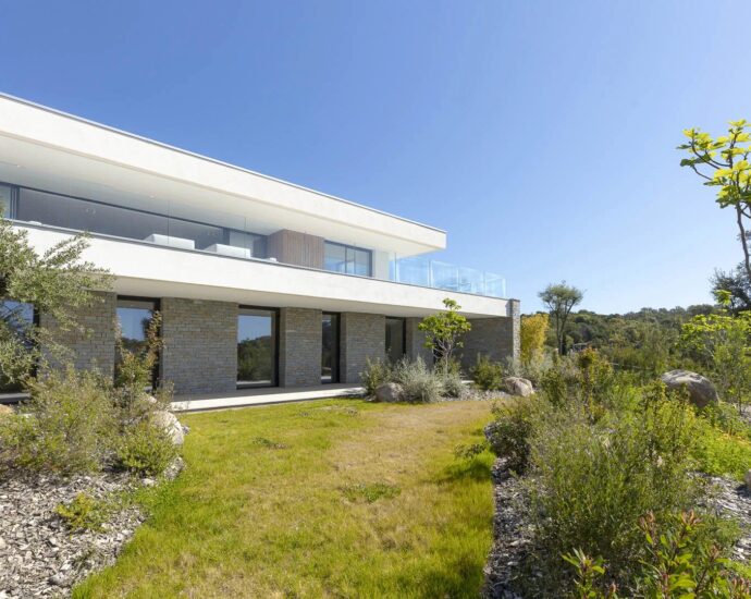 Arasu , Villa neuve, vue mer, piscine, 4 chambres, plage à pied