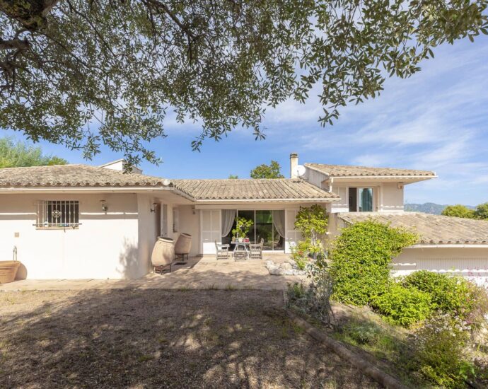 Porto-Vecchio, Domaine de Marina di Fiori, 5-bedroom villa, swimming pool, near the beach, open views