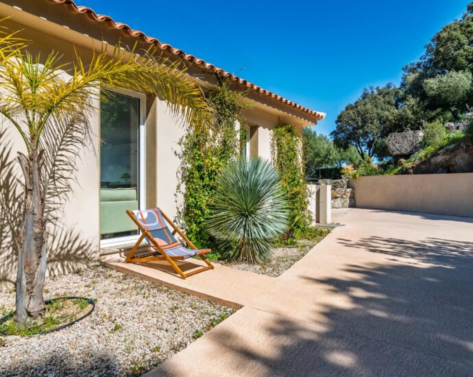 Corbara, villa 4 chambres, piscine à débordement, vue mer imprenable, proche plage