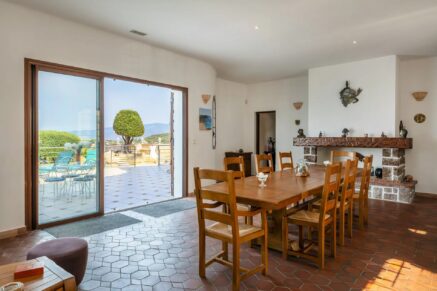 Nord d’Ajaccio, San Andréa D&rsquo;Orcini, Villa 4 chambres, piscine à débordement, vue mer panoramique, plage à pied