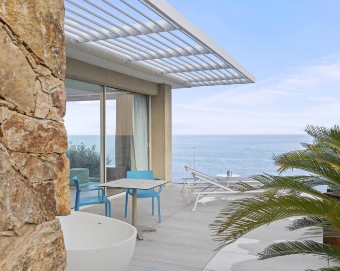 Favone, villa, panoramic sea view, 7 bedrooms, close to the beach, swimming pool, cinema room, gym, sauna, hammam, arcade room, pétanque court