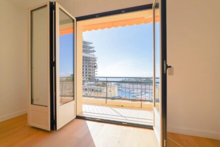 Monte-Carlo, central area, sea and Rock view apartment, 2 bedrooms, close to amenities.