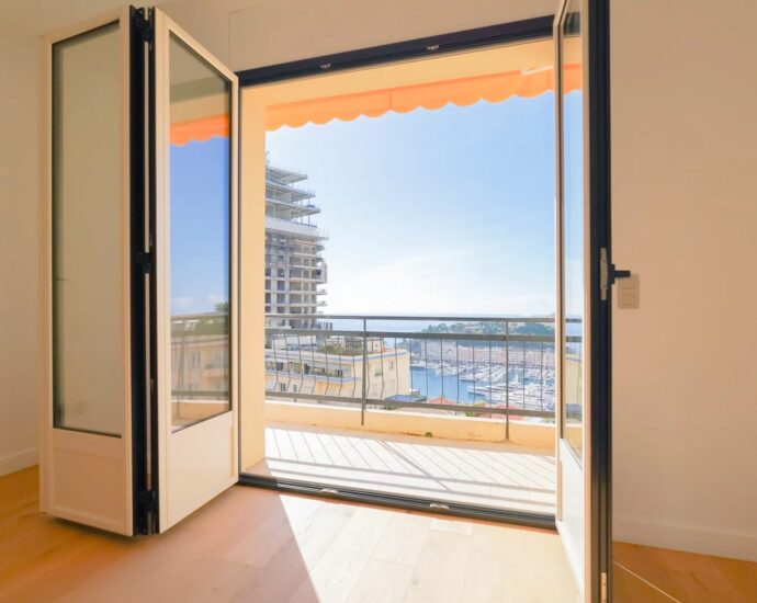 Monte-Carlo, central area, sea and Rock view apartment, 2 bedrooms, close to amenities.