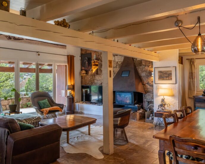 Porto-Vecchio, Palombaggia, 4 Bedroom Villa with Pool, Sea View and Close to the Beach