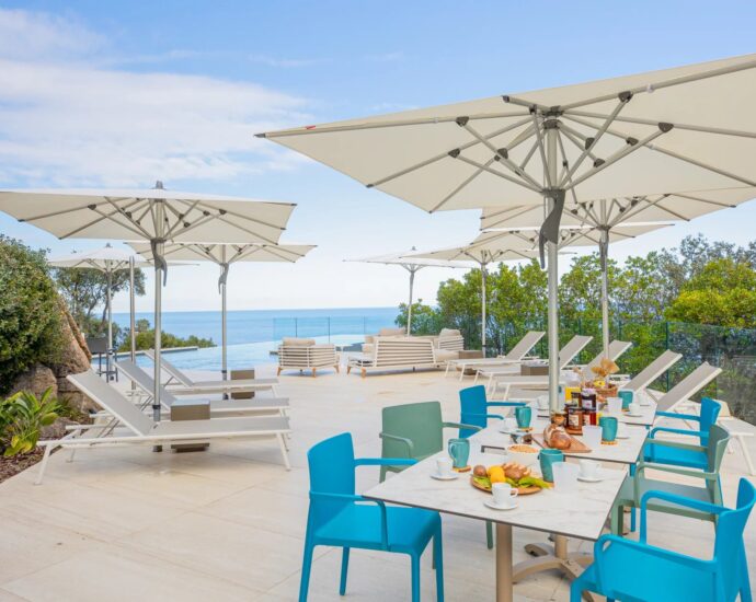 Favone, villa, panoramic sea view, 7 bedrooms, close to the beach, swimming pool, cinema room, gym, sauna, hammam, arcade room, pétanque court