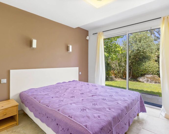 Exclusivité, Porto-Vecchio, Carpalone, villa 4 Chambres, Garage, Piscine, vue dégagée,  Proche plage