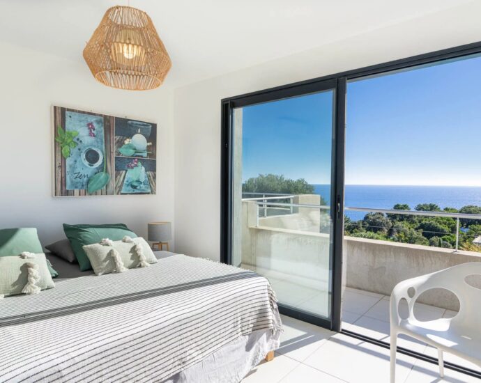 Exclusivité, Tarco, Villa vue mer,  8 chambres, piscine chauffée, salle de sport, proche plage