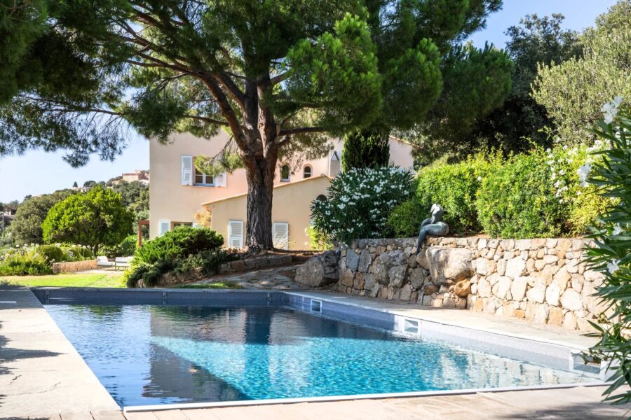 Lumio, 7 bedroom villa, swimming pool, panoramic sea view, close to the beach