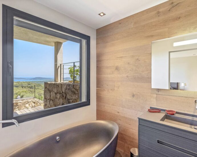 Pinarello –  domaine privé, villa d’architecte de 5 chambres avec piscine, garage ,vue mer panoramique, au calme