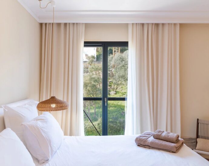 Porto-Vecchio, Town Centre, Sea-View Apartment, 3 Bedrooms, Terrace, Close to Beaches