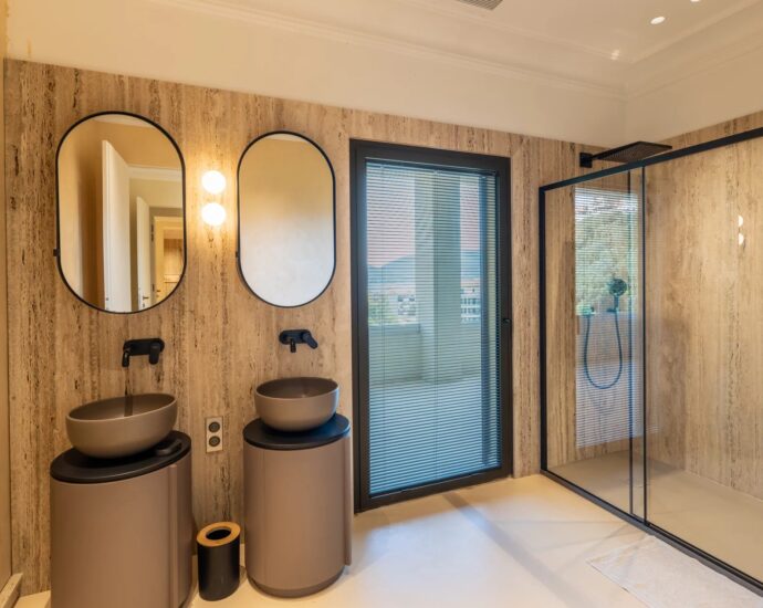 Porto-Vecchio, Town Centre, Sea-View Apartment, 3 Bedrooms, Terrace, Close to Beaches