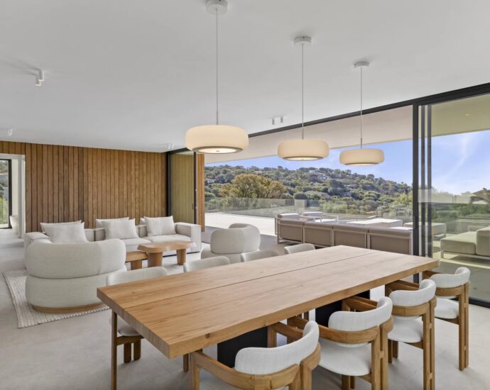 Villa contemporaine neuve, 4 chambres, piscine, vue mer, proche plage