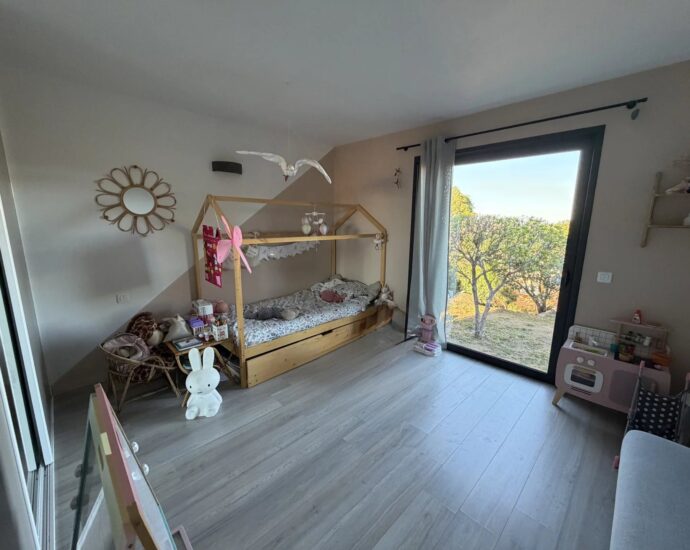 Pinarello, Capicciola, Villa 3 chambres, T4, piscine, vue dégagée, proche plage