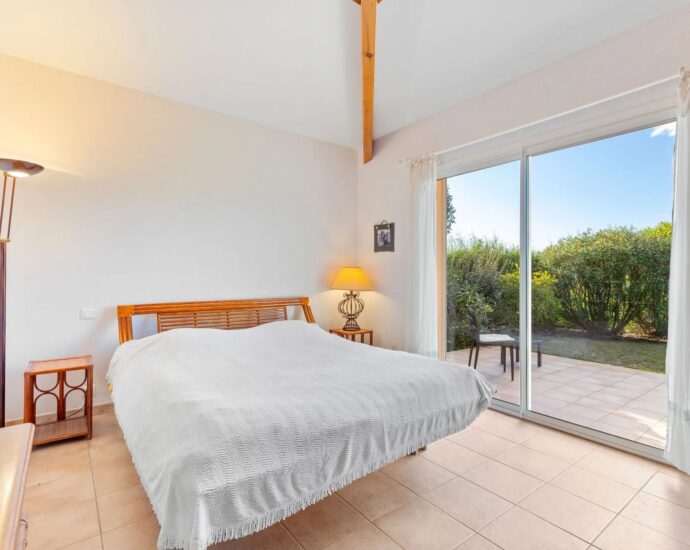 Exclusive – Villa with Swimming Pool, Sea View, Close to Cabanon Bleu Beach