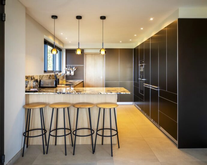 Porto-Vecchio, Domaine de Cala Rossa, villa 8 bedrooms, pool and close to the beach