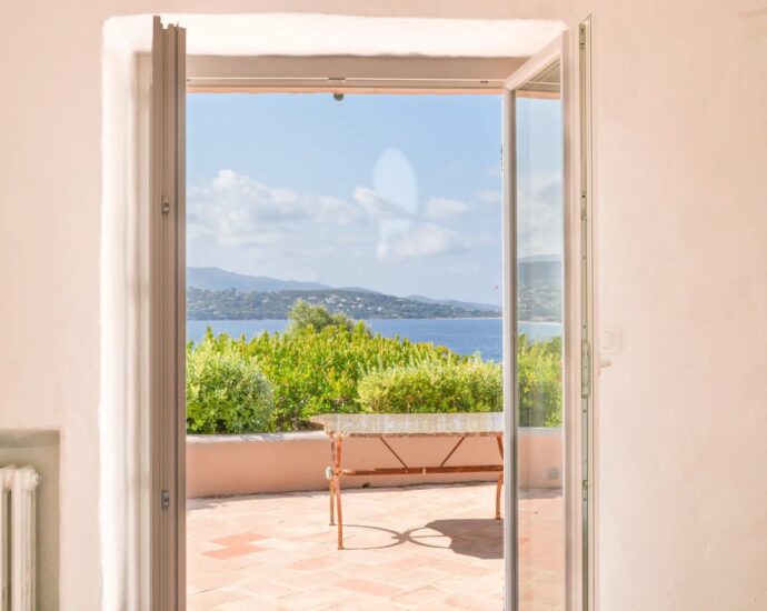 South Shore Ajaccio, Porticcio, Bastide-Style Villa, 6 bedrooms, Panoramic sea view, Walking distance to beaches
