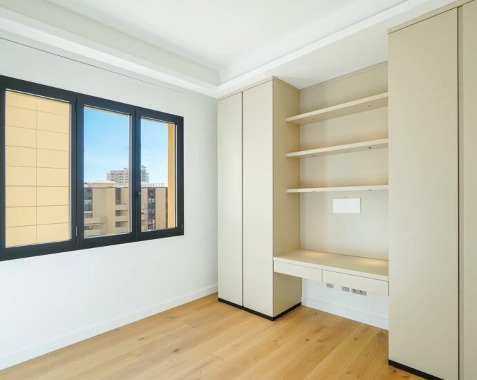 Monte-Carlo, central area, sea and Rock view apartment, 2 bedrooms, close to amenities.