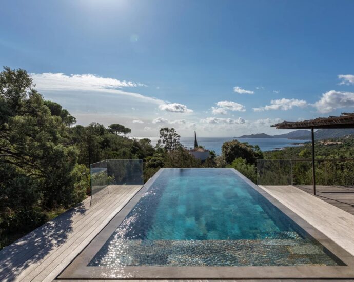 Porto-Vecchio, Palombaggia, 4 Bedroom Villa with Pool, Sea View and Close to the Beach