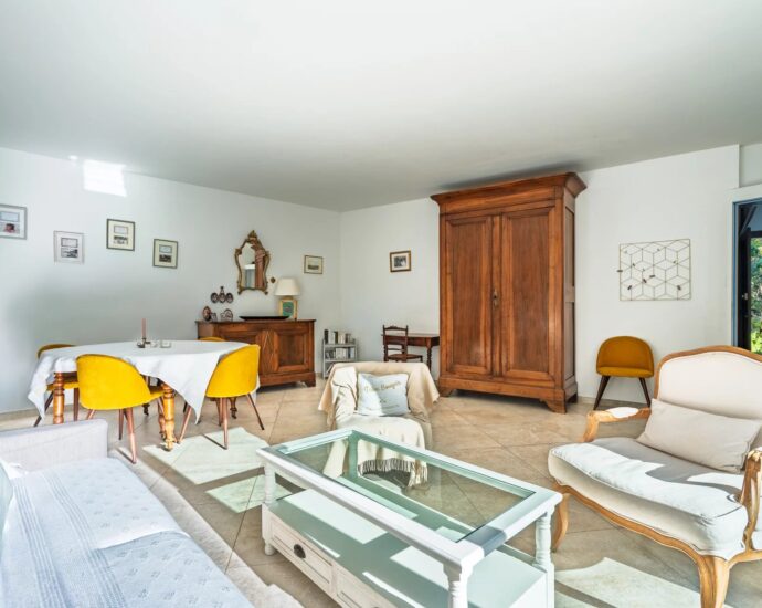 Lumio, Villa de plain pied, 4 chambres, dépendance, piscine, vue montagnes, plage à pied