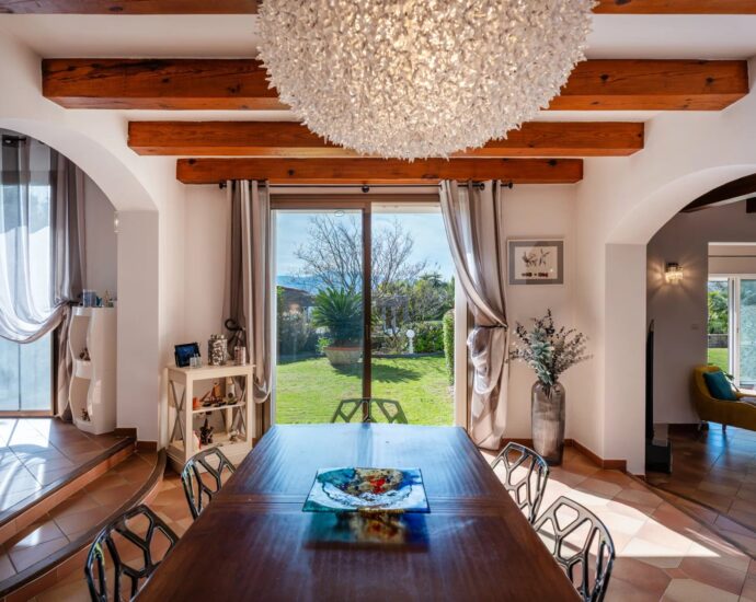 Exclusivité, Afa, Ajaccio, Villa 4 chambres, piscine chauffée, pool house, aperçu mer, proche plage