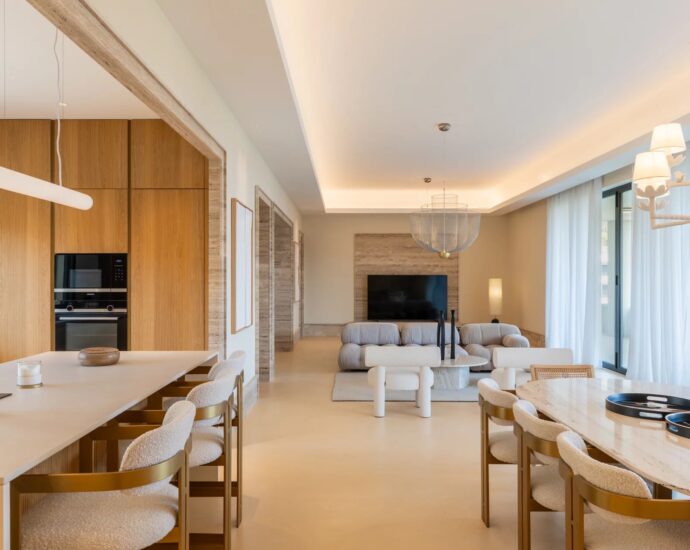 Porto-Vecchio, Town Centre, Sea-View Apartment, 3 Bedrooms, Terrace, Close to Beaches