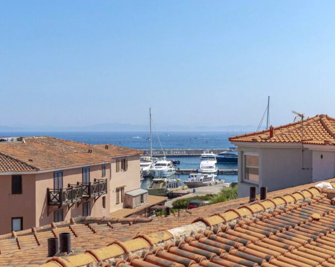 Cavallo island – Duplex top floor – Terraces 506 sq ft – 360° sea view