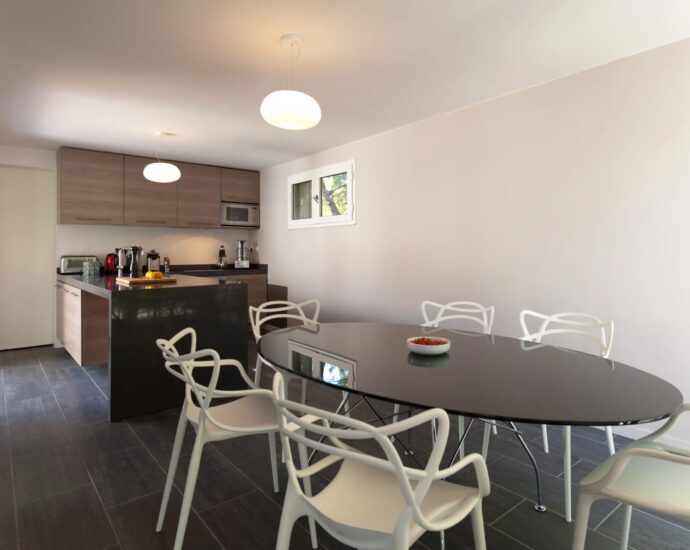 Porto-Vecchio, Domaine de Cala Rossa, 7 bedroom villa, swimming pool, walking distance to the beach