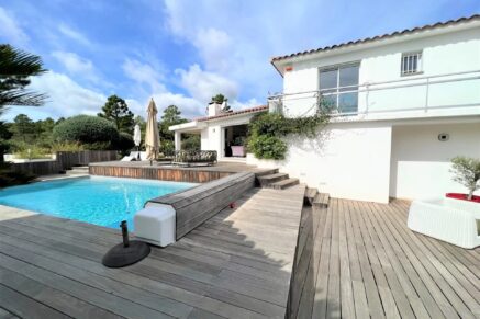 Lecci, Villa avec piscine,  5 chambres, environnement calme, proche plage et commodités