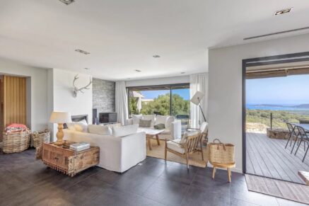 Pinarello –  domaine privé, villa d’architecte de 5 chambres avec piscine, garage ,vue mer panoramique, au calme