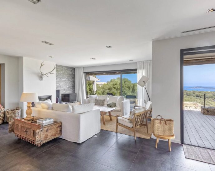 Pinarello –  domaine privé, villa d’architecte de 5 chambres avec piscine, garage ,vue mer panoramique, au calme