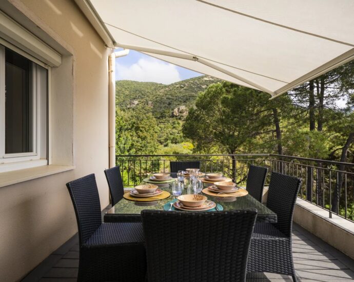 Ajaccio, Exclusivité, Villa, 5 chambres, vue mer panoramique, piscine, plage à pieds