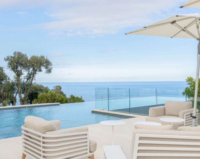 Favone, villa, panoramic sea view, 7 bedrooms, close to the beach, swimming pool, cinema room, gym, sauna, hammam, arcade room, pétanque court