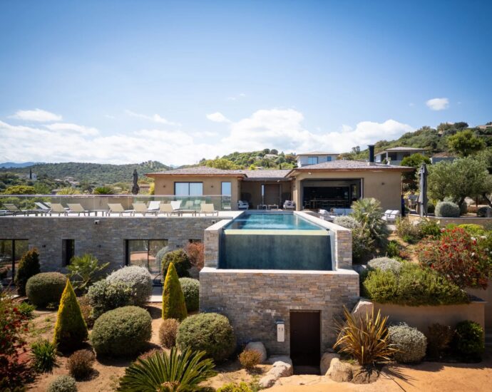 Domaine privé – Pinarello, Villa de 5 chambres, vue mer, piscine à débordement, proche plage