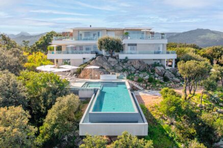 Favone, Villa, Vue mer panoramique, 7 chambres, proche plage, piscine, Cinéma, Salle de sport, Sauna, Hammam, Salle d&rsquo;arcade, Terrain de pétanque