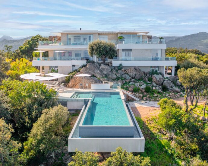 Favone, villa, panoramic sea view, 7 bedrooms, close to the beach, swimming pool, cinema room, gym, sauna, hammam, arcade room, pétanque court