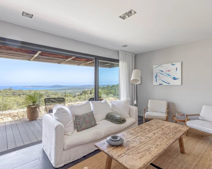 Pinarello –  domaine privé, villa d’architecte de 5 chambres avec piscine, garage ,vue mer panoramique, au calme