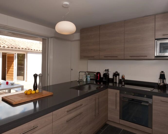 Porto-Vecchio, Domaine de Cala Rossa, 7 bedroom villa, swimming pool, walking distance to the beach